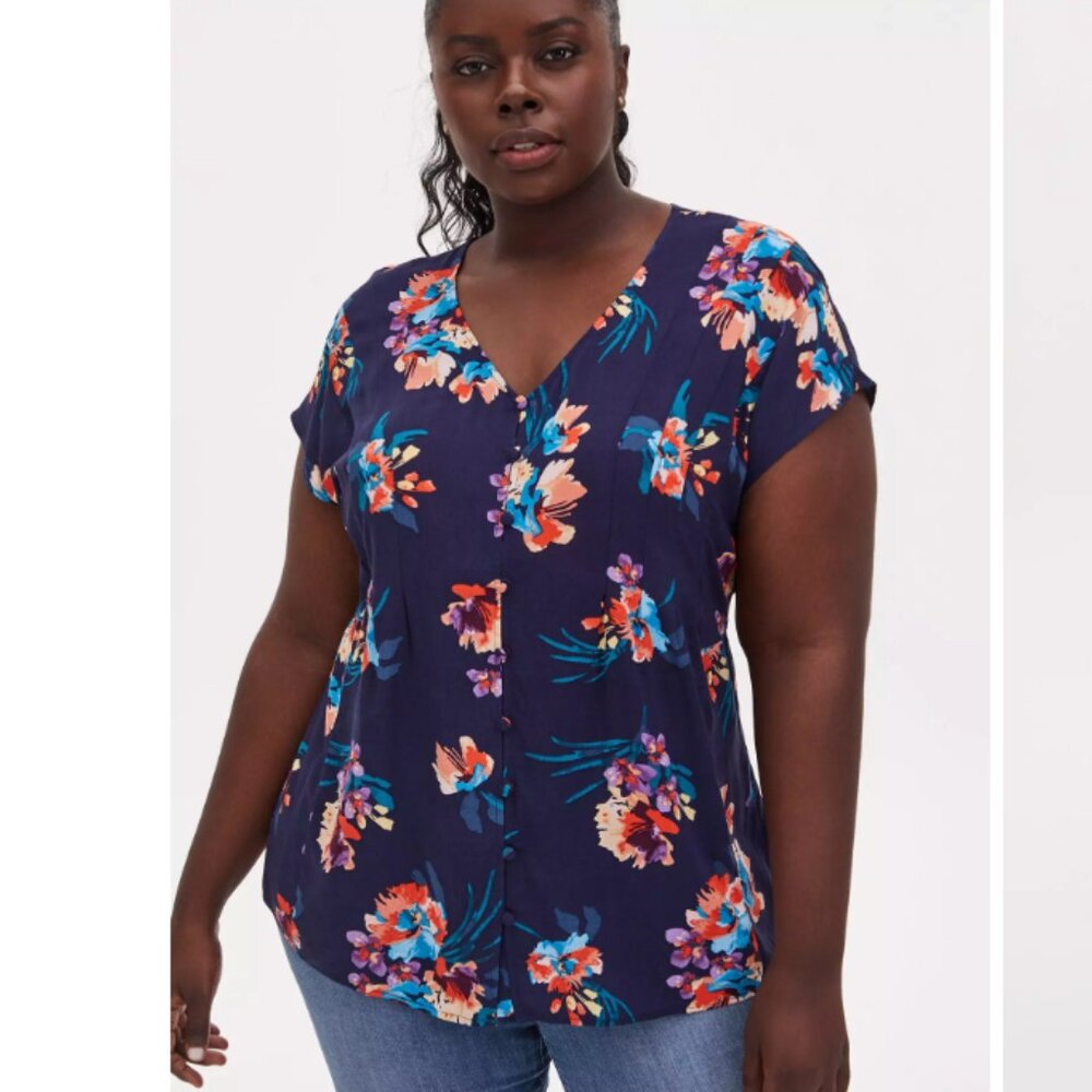 New Torrid size 3X Navy Colorful Floral V Neck Ultra Soft‎ Rayon Blouse Vacation